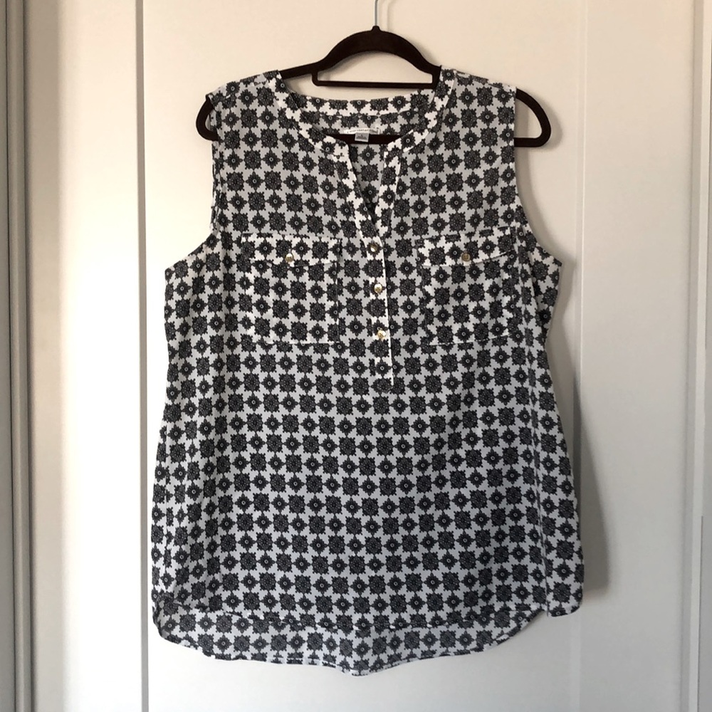 NEW Sleeveless blouse